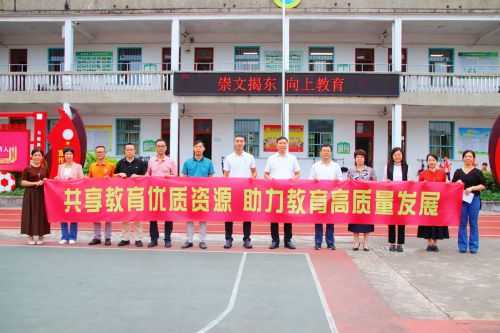 合影.jpg 合影.jpg