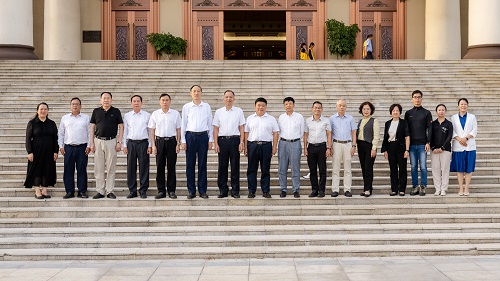 双方合影.JPG 双方合影.JPG