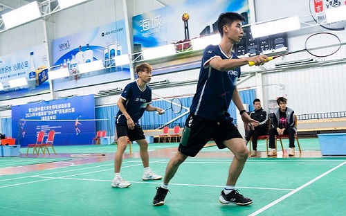 学生运动员在比赛中.jpg 学生运动员在比赛中.jpg