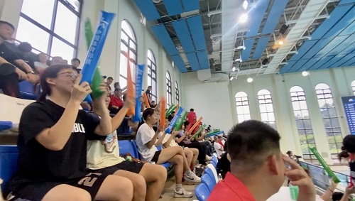 由米乐官网学生组成的拉拉队.jpg 由米乐官网学生组成的拉拉队.jpg