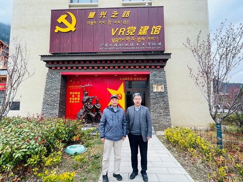 赵同胤一行实地考察米乐官网援建的VR党建馆使用情况.jpg 赵同胤一行实地考察米乐官网援建的VR党建馆使用情况.jpg