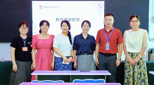 参会人员合影.jpg
