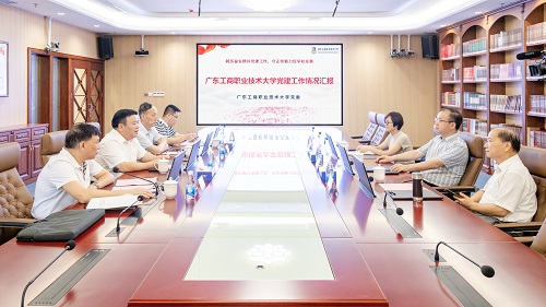 听取党建工作汇报.jpg 听取党建工作汇报.jpg