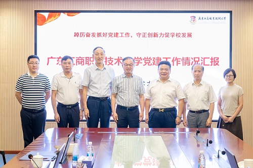 现场合影.jpg 现场合影.jpg