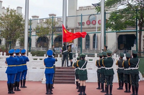 升旗仪式现场2.jpg 升旗仪式现场2.jpg