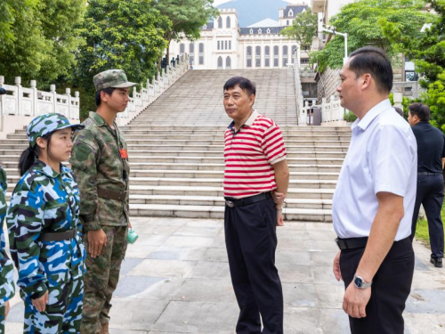 校领导看望参训同学.png 校领导看望参训同学.png