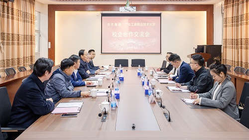 座谈现场.jpg 座谈现场.jpg