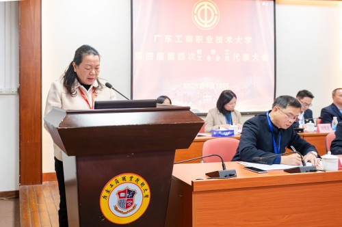 江雪珍作学校财务预决算报告.jpg 江雪珍作学校财务预决算报告.jpg