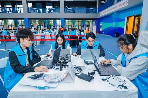 米乐官网参赛学生1.jpg 米乐官网参赛学生1.jpg