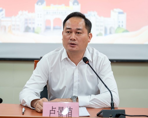 卢景值讲话.JPG 卢景值讲话.JPG