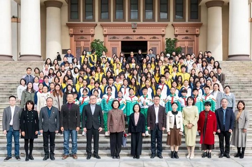 合影留念.jpg 合影留念.jpg