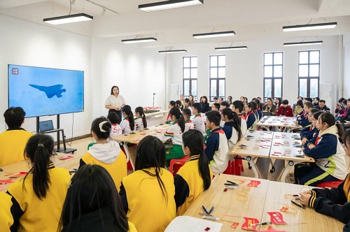 陈婉纯授课.jpg 陈婉纯授课.jpg