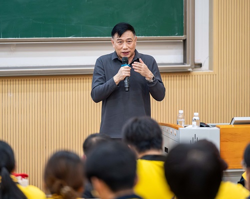 丁勇讲授.JPG 丁勇讲授.JPG