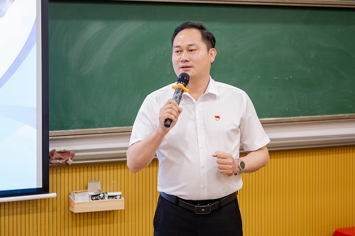 卢景值授课.JPG 卢景值授课.JPG