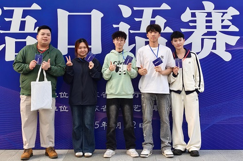 米乐官网指导教师与参赛学生2.jpg 米乐官网指导教师与参赛学生2.jpg