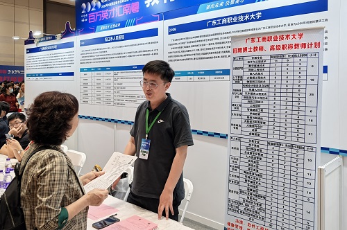 长沙站米乐官网招聘展位.jpg 长沙站米乐官网招聘展位.jpg