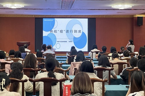 讲座现场.jpg