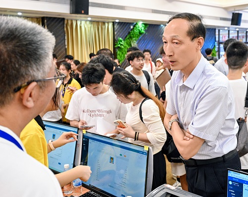 董事会领导及校领导亲临现场指导工作2.jpg