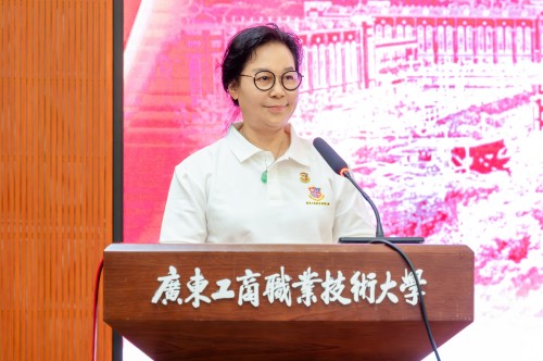 谢建平宣读教师节慰问信.jpg 谢建平宣读教师节慰问信.jpg