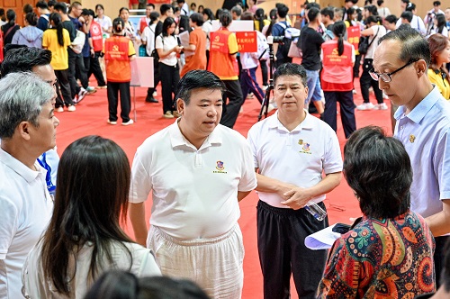 董事会领导及校领导亲临现场指导工作1.jpg