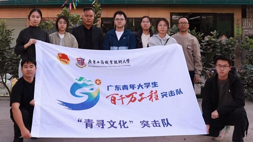 米乐官网师生与那宾村村干部合影.jpg 米乐官网师生与那宾村村干部合影.jpg